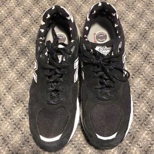 Run Disney Mickey Mouse Men’s Sneakers